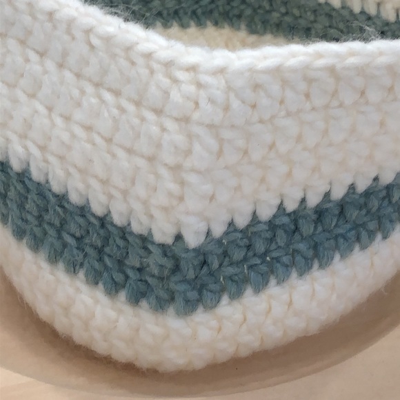 Crocheted basket/caddy - Picture 3 of 9
